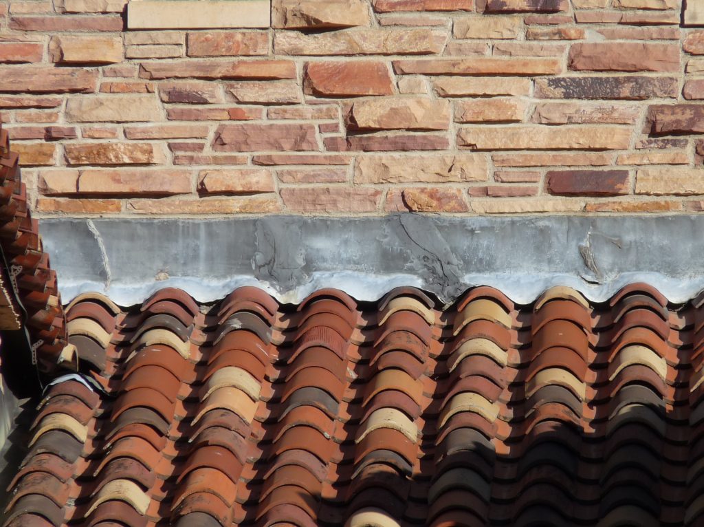 Clay Tile Flashing – InterNACHI Inspection Narrative Library